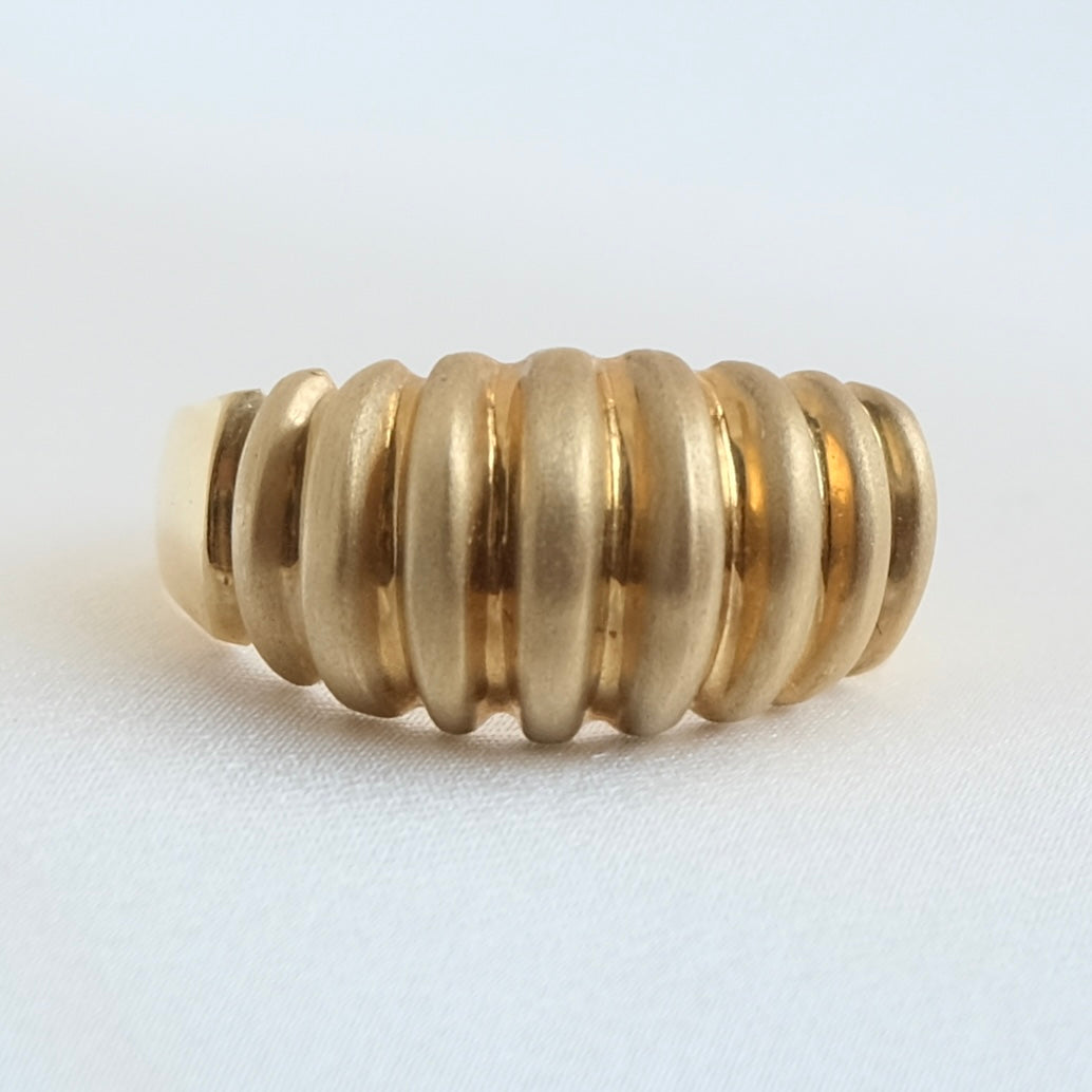 Bisous 18k Croissant Ring