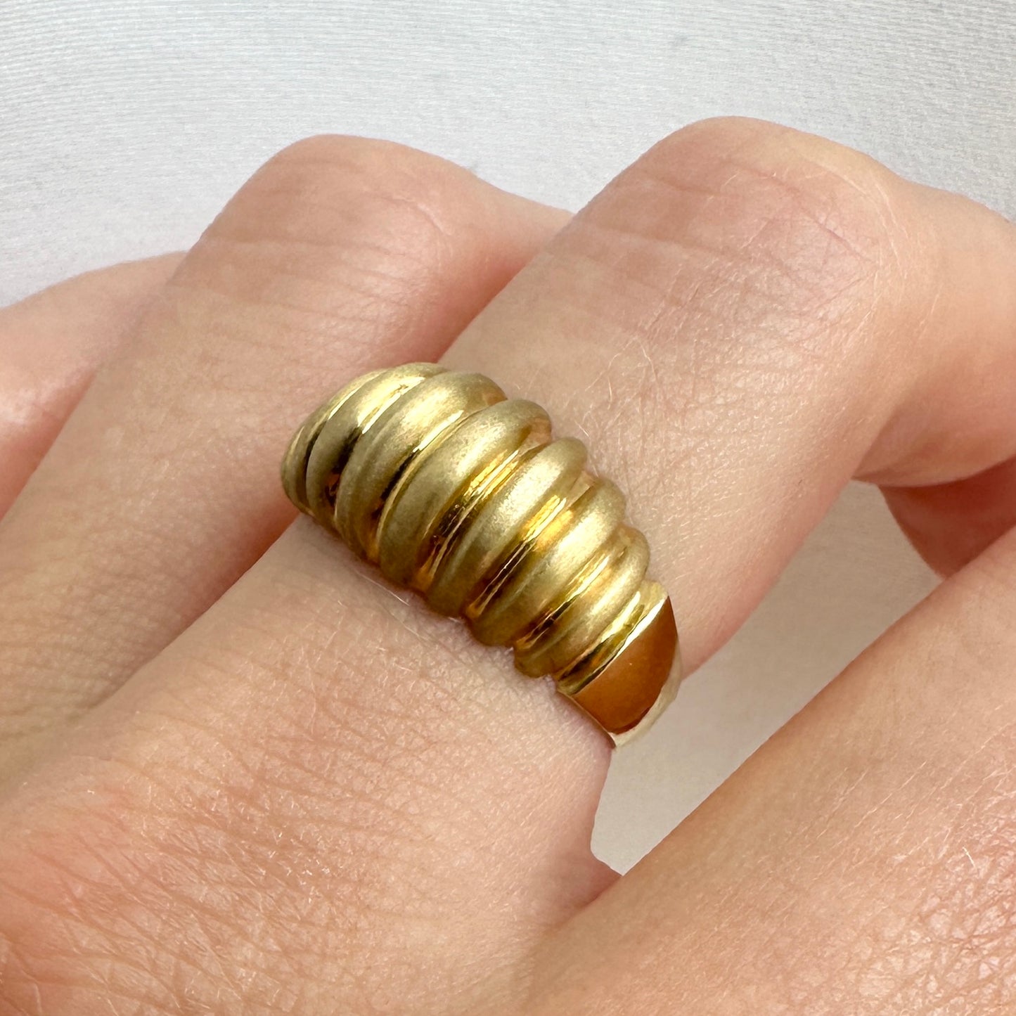 Bisous 18k Croissant Ring