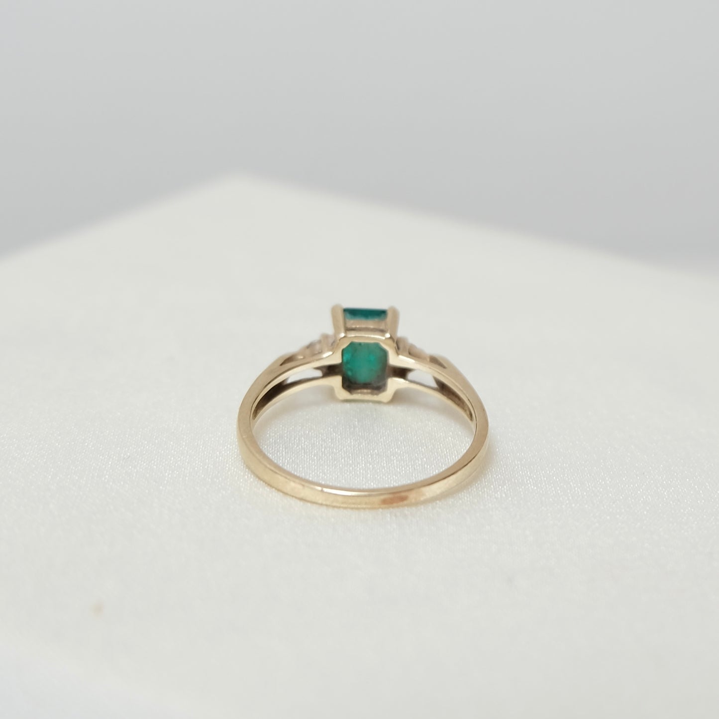 9k Princess Emerald Ring