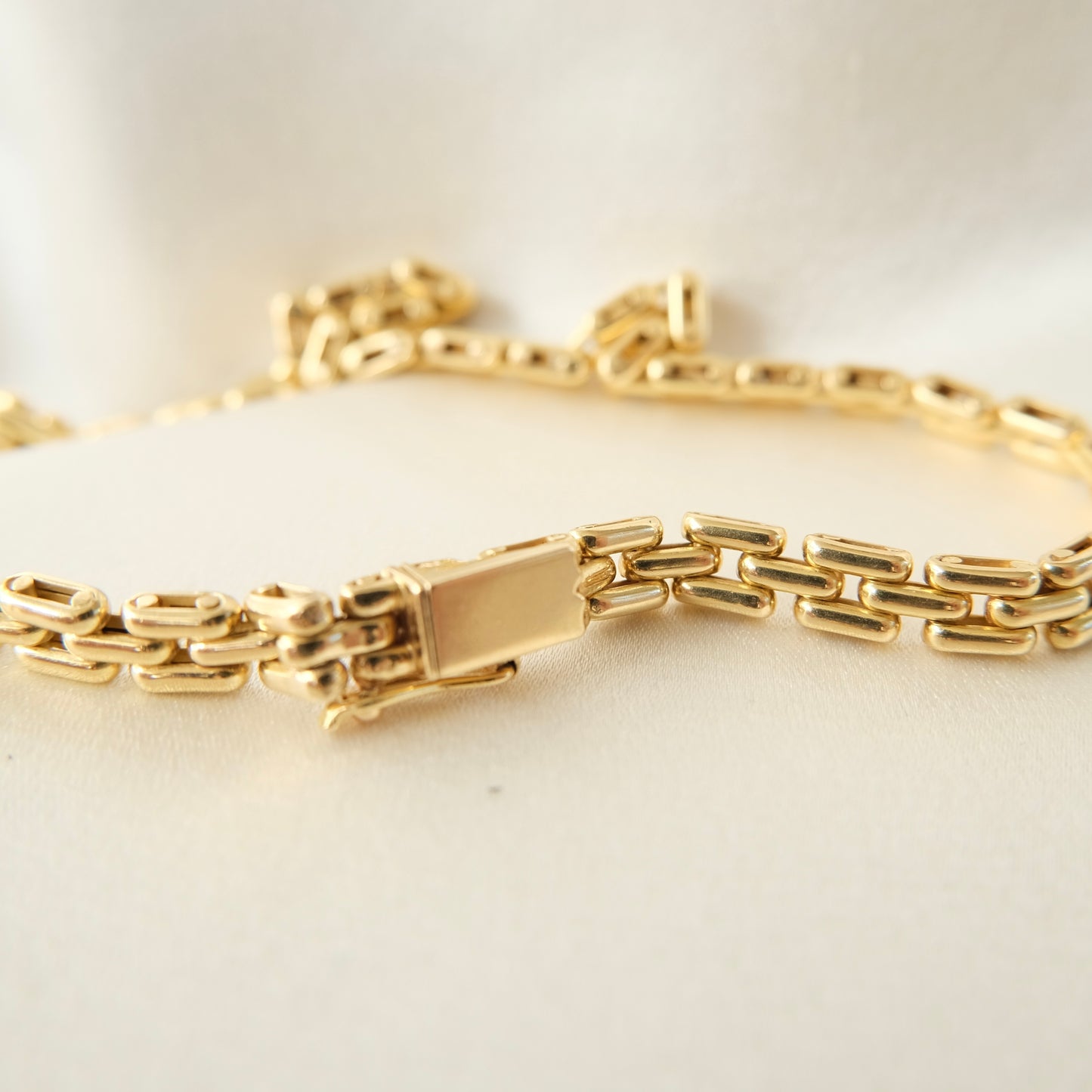 Oli 18k Panther Link Necklace