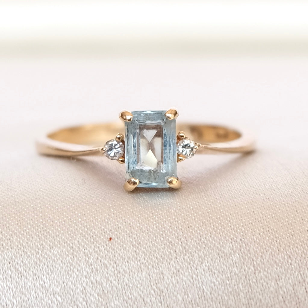 14k Aquamarine & Diamond Ring