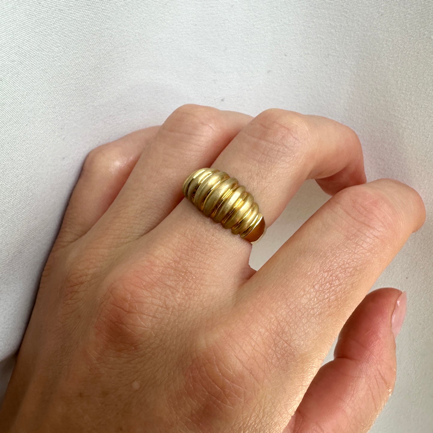 Bisous 18k Croissant Ring