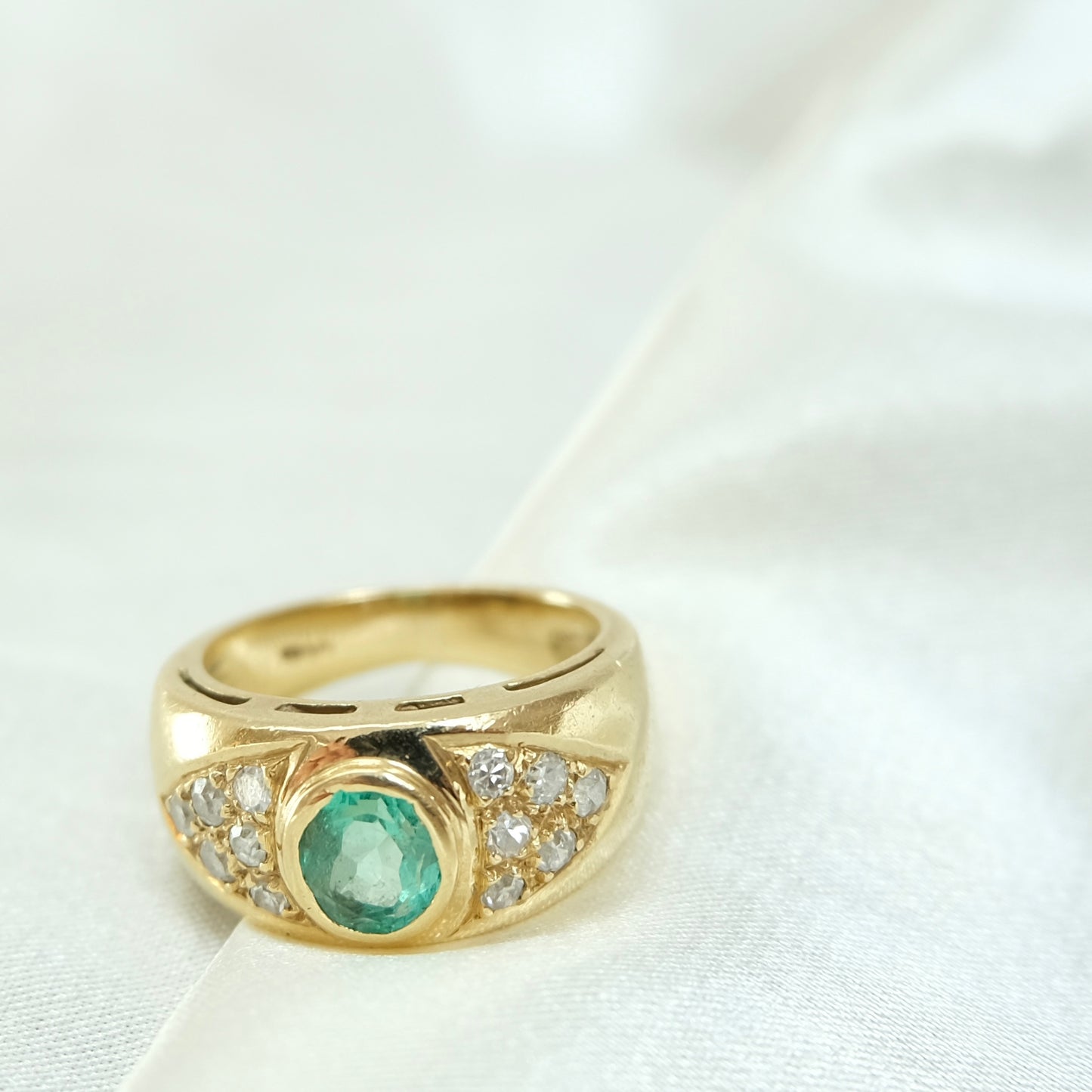 Bess 18k Emerald & Diamond Ring