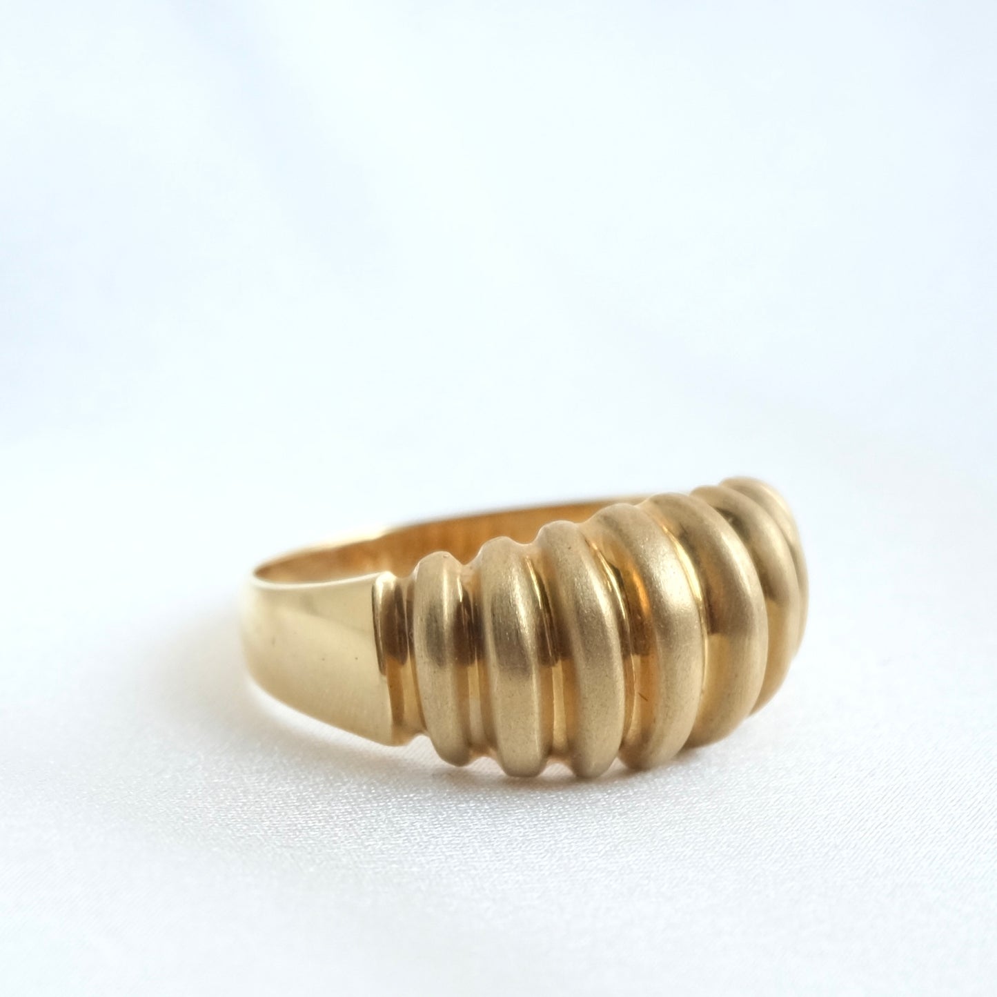 Bisous 18k Croissant Ring