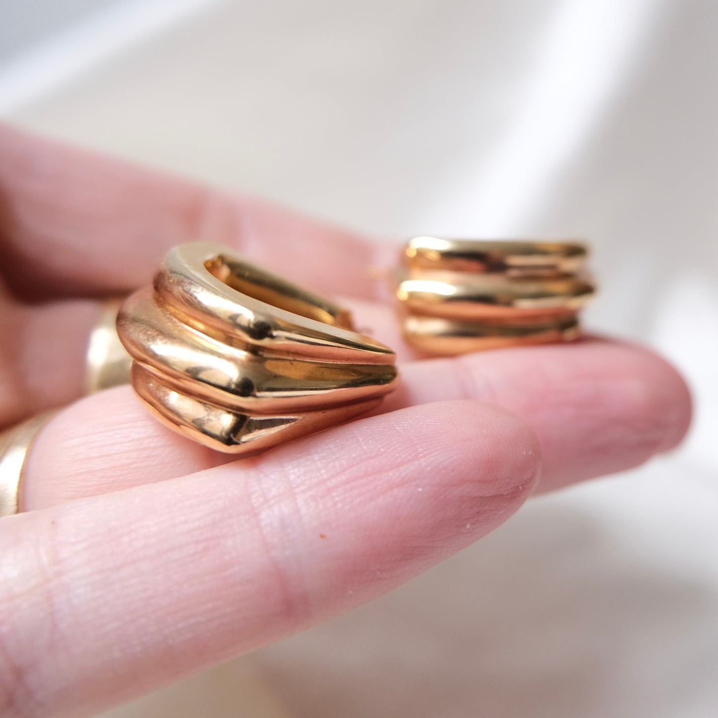 Amaiś 14k Italian French Hoops