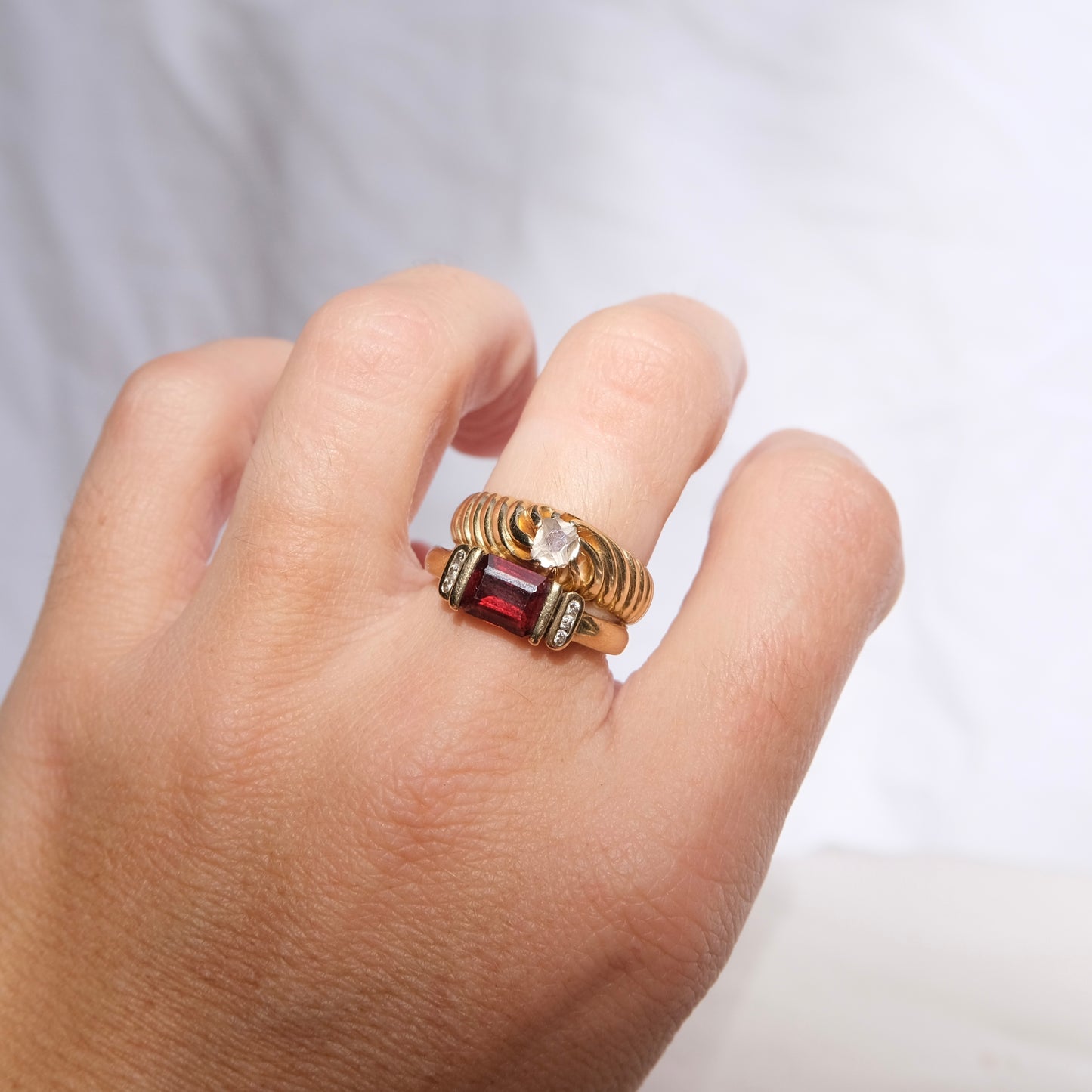 Tunia 9k Garnet Ring