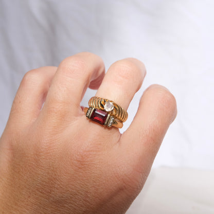 Tunia 9k Garnet Ring