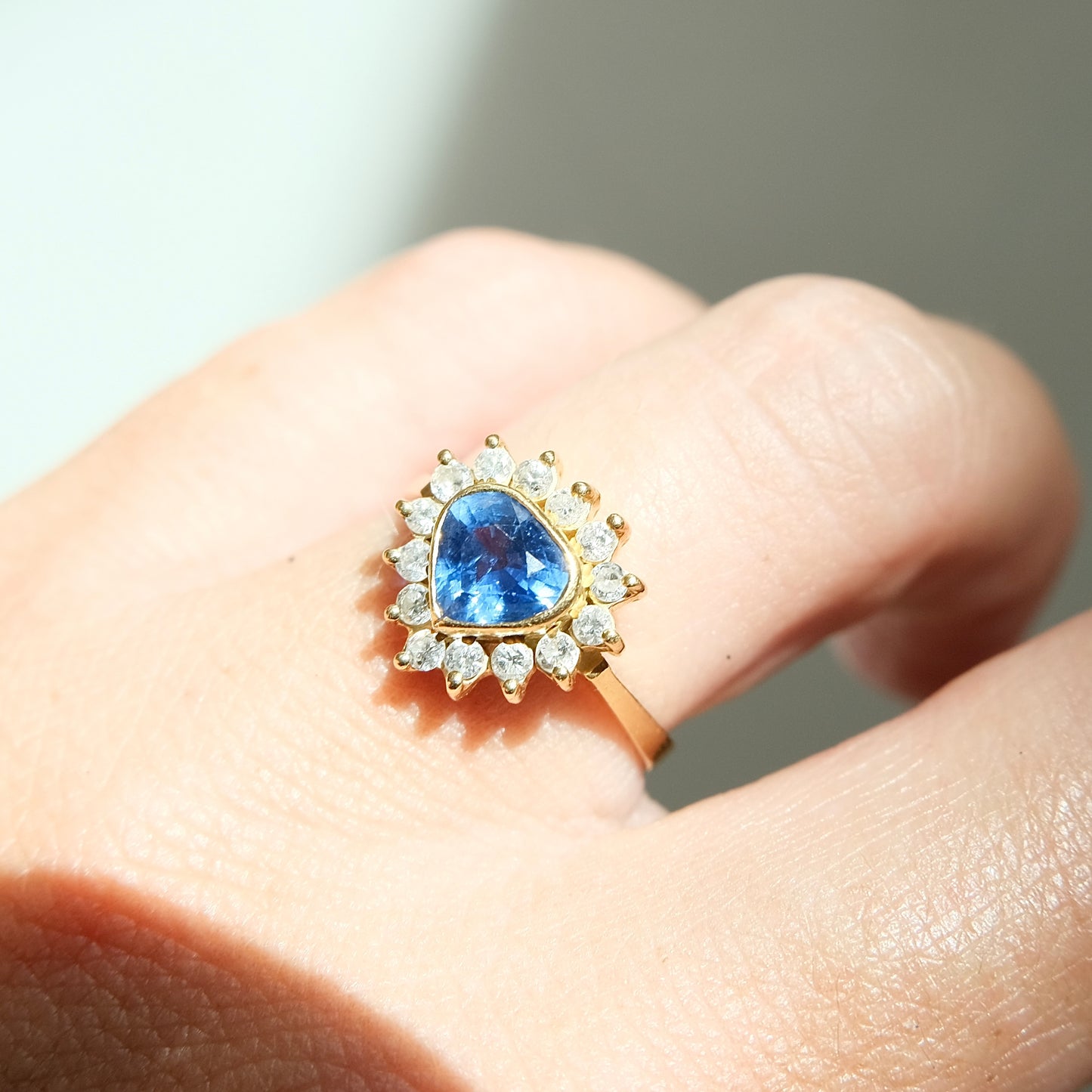 Aura 18k Sapphire & Diamond Ring