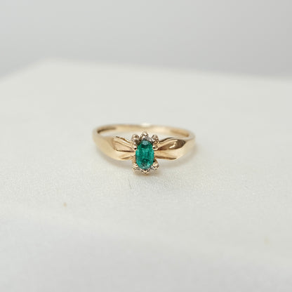 10k Emerald & Diamond Ring