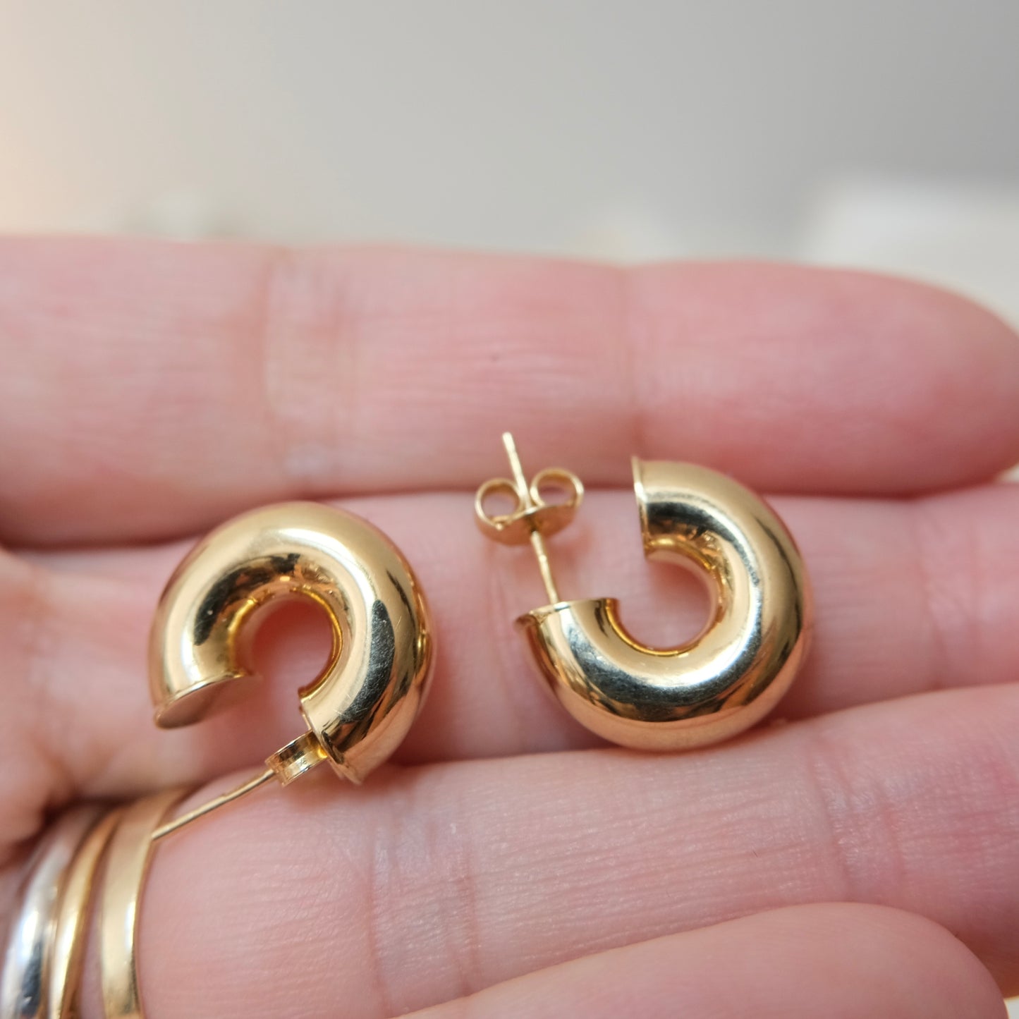 BOHEME 14K Huggy Hoops