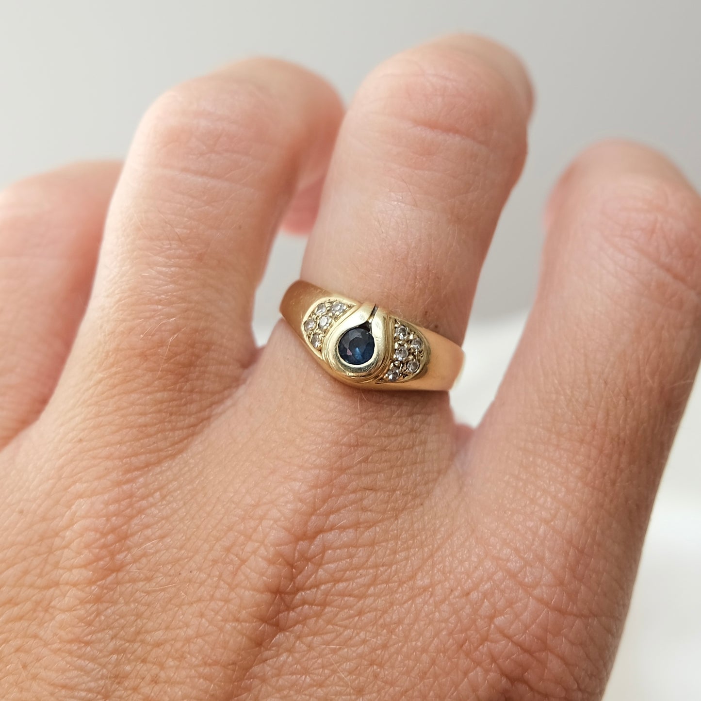 Océ 14k Sapphire and Diamond Ring