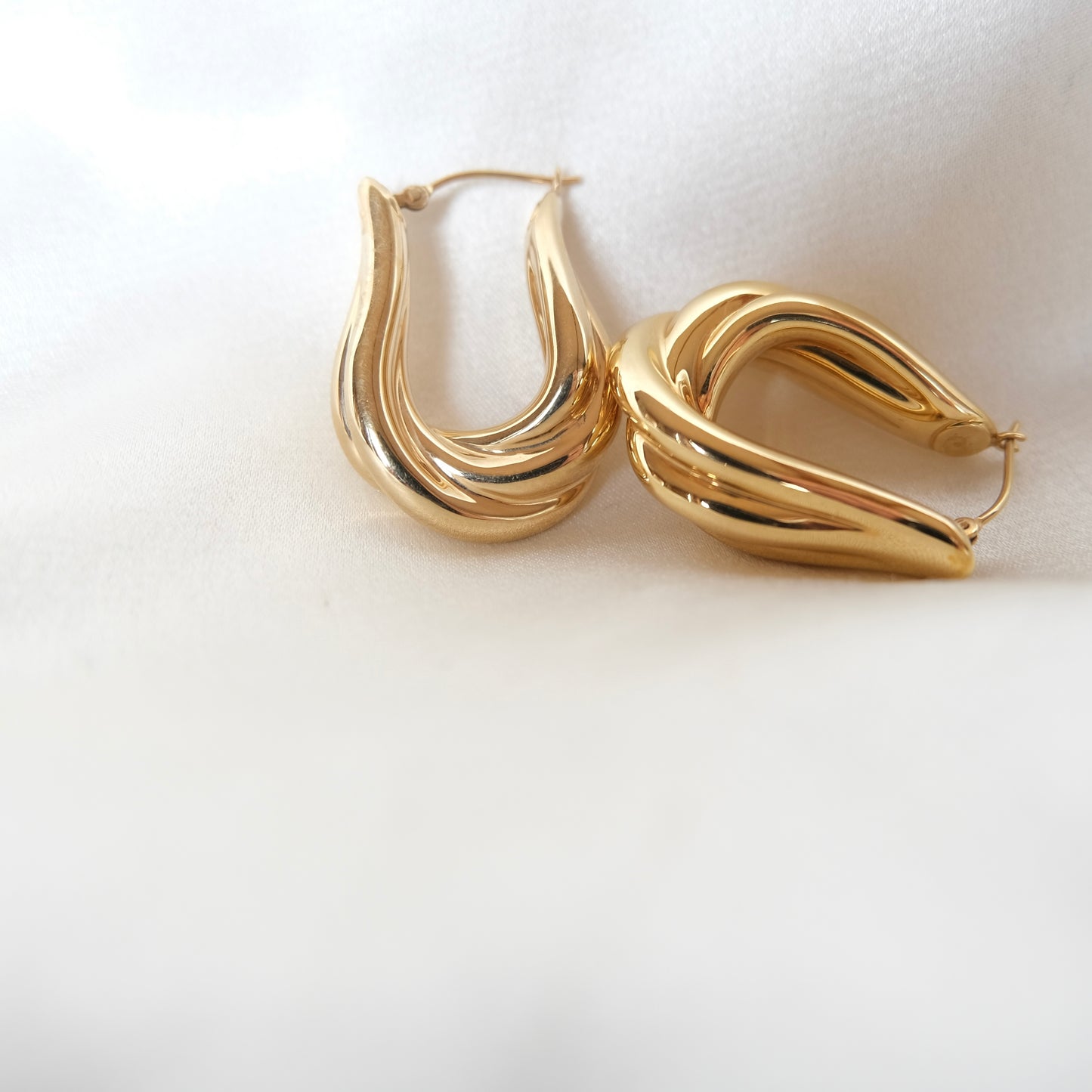 14k Lecru Hoops