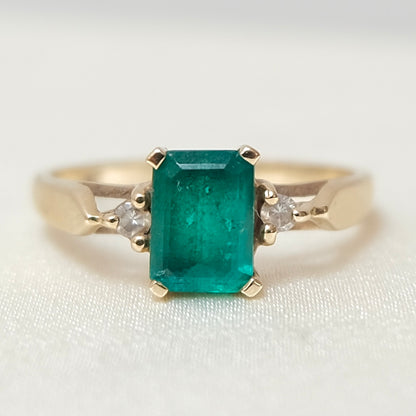 9k Princess Emerald Ring