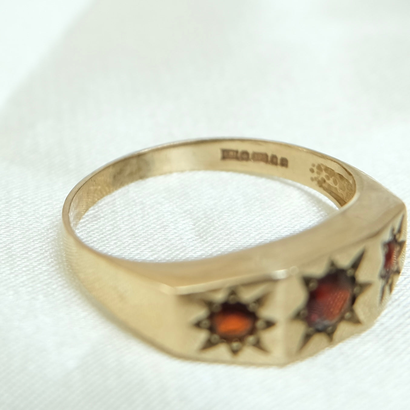 Rouge Garnet Starburst Ring