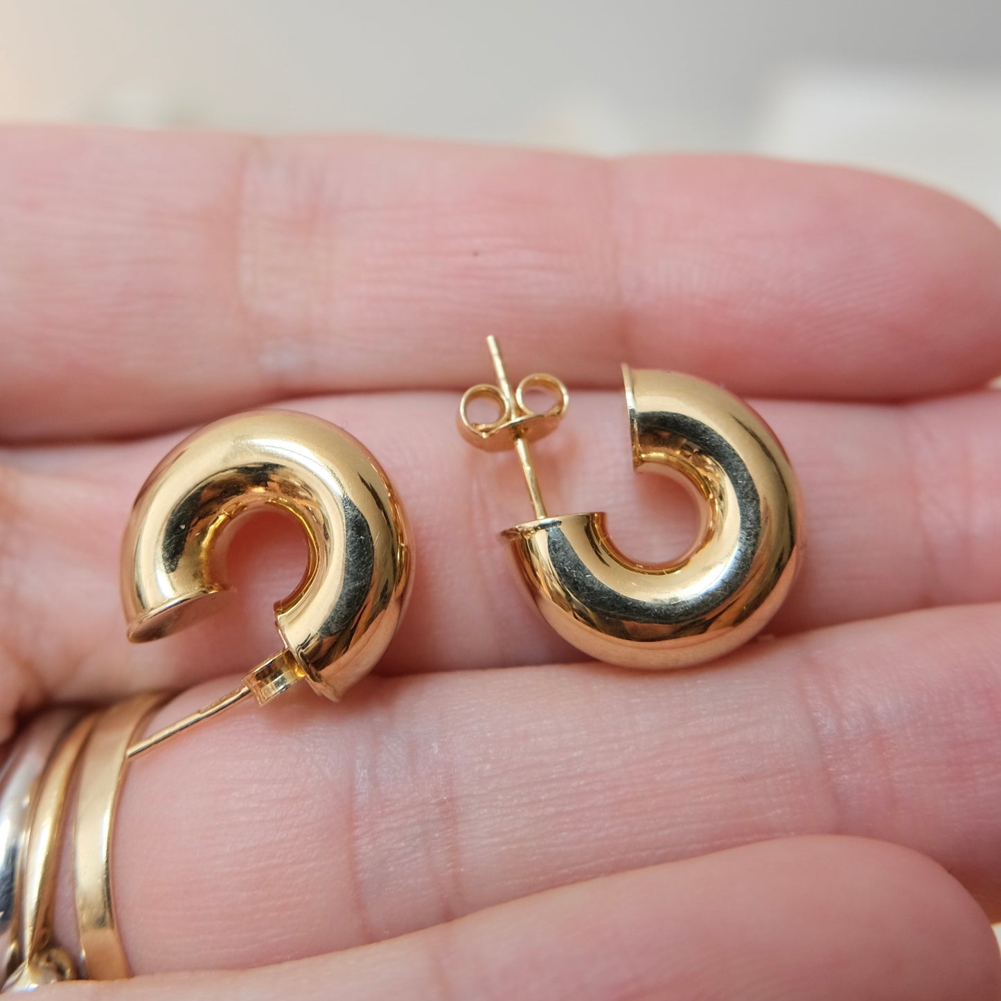 BOHEME 14K Huggy Hoops