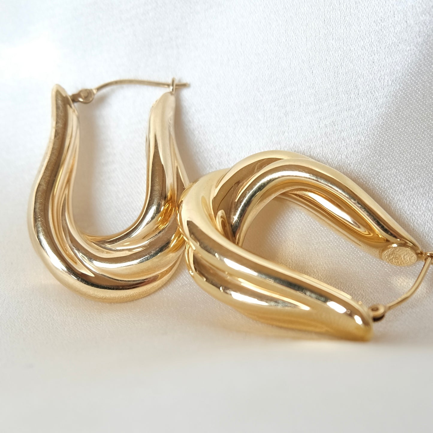 14k Lecru Hoops