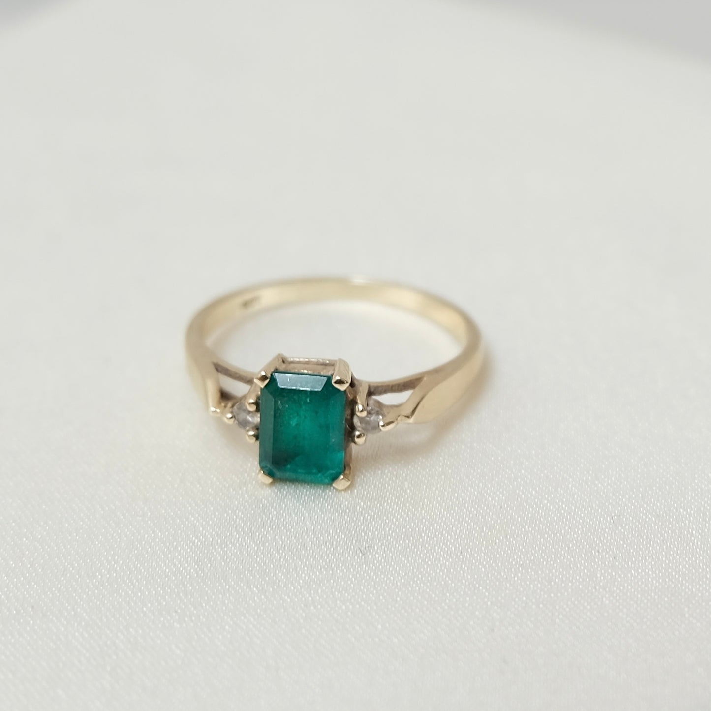 9k Princess Emerald Ring