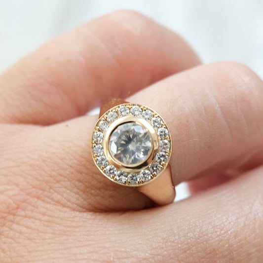 Lunette 18k Diamond Ring