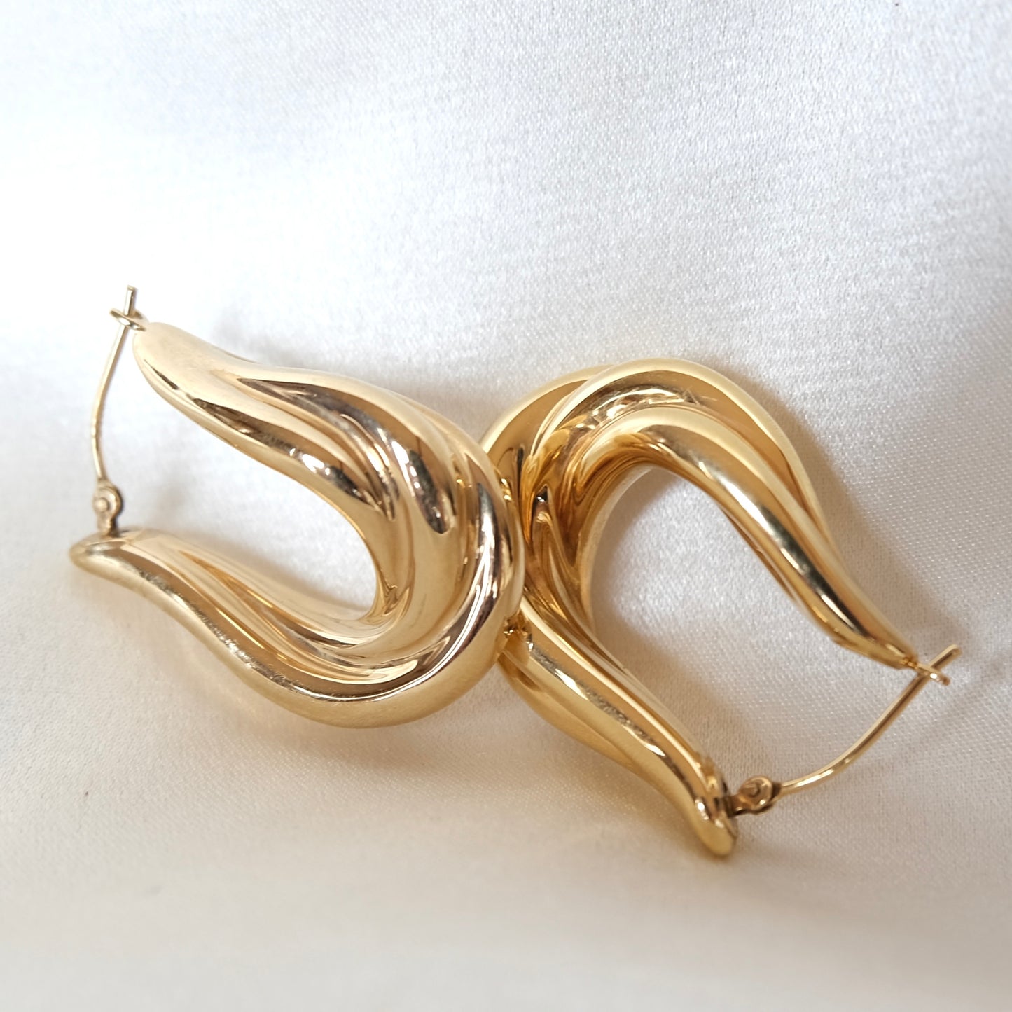 14k Lecru Hoops