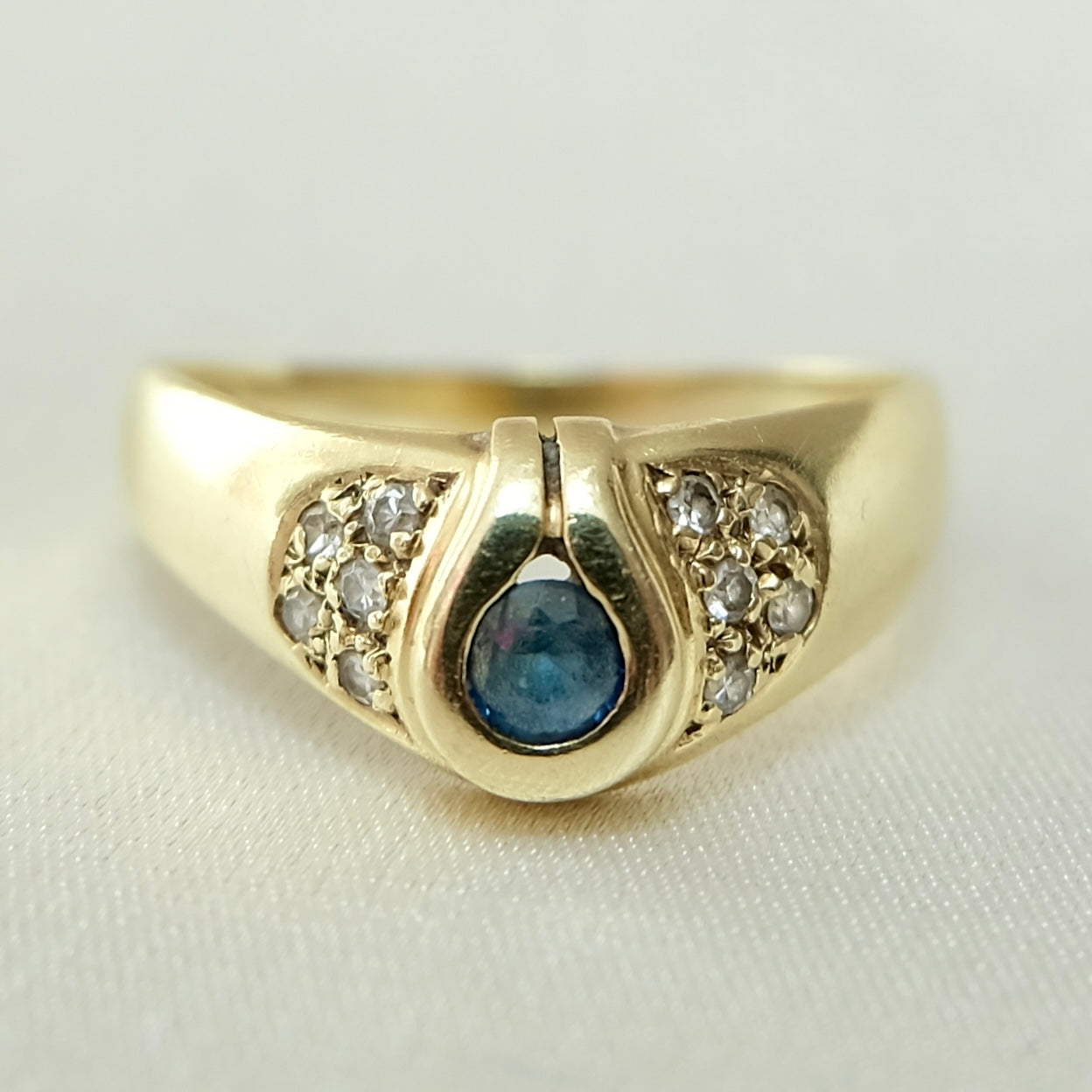 Océ 14k Sapphire and Diamond Ring