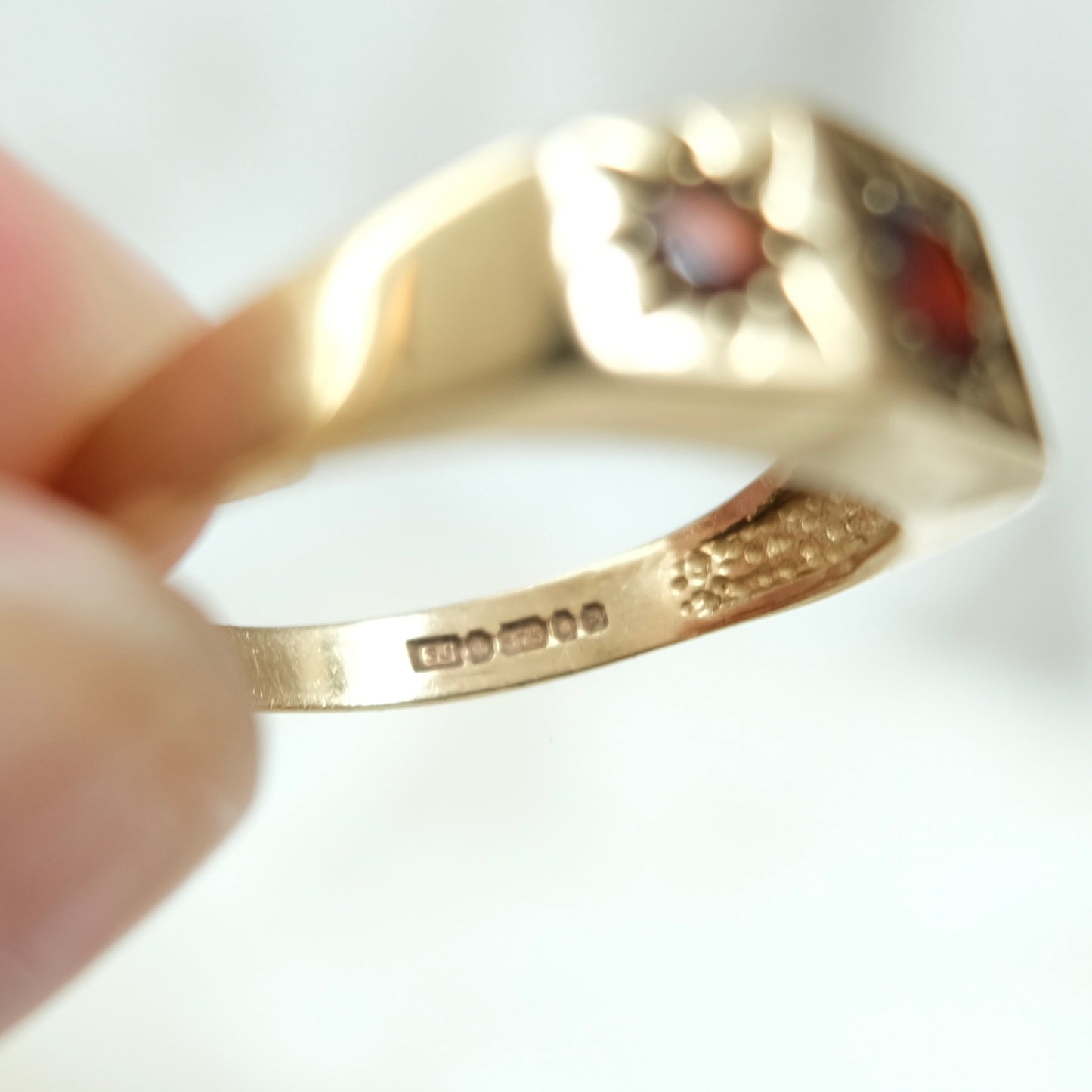 Rouge Garnet Starburst Ring